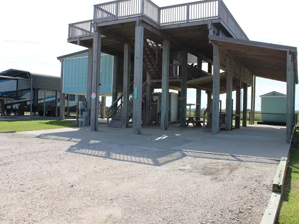 1263 Mabry St, Gilchrist, TX 77617