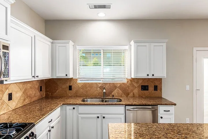 18606 W Sunnyslope Ln — Photo 15