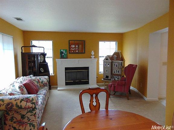 3rd image of 519 E Sandstone Ct