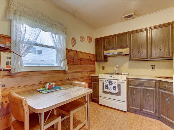 5th image of 3917 Clove Ct