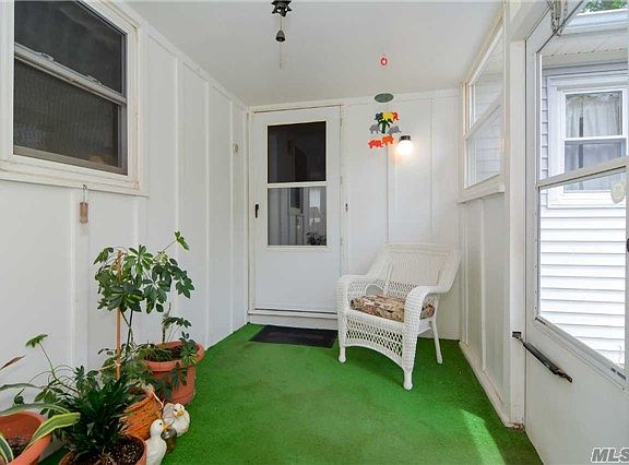 3rd image of 400 Gardiners Ln