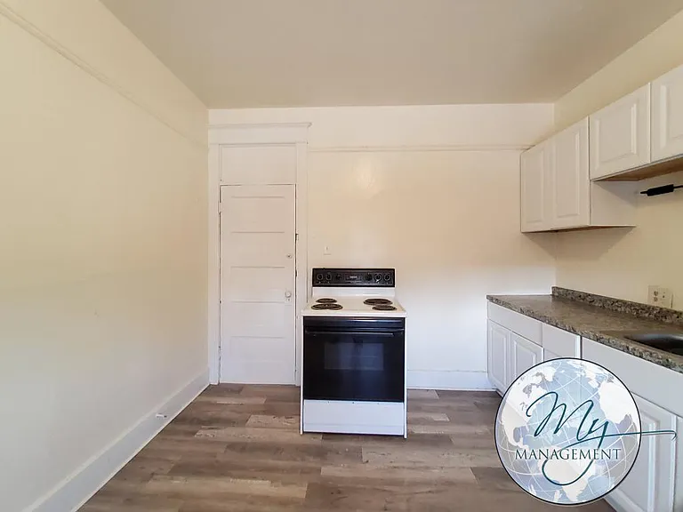242 Washington St — Photo 16