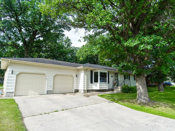 808 Alice Dr, Thief River Falls, MN 56701