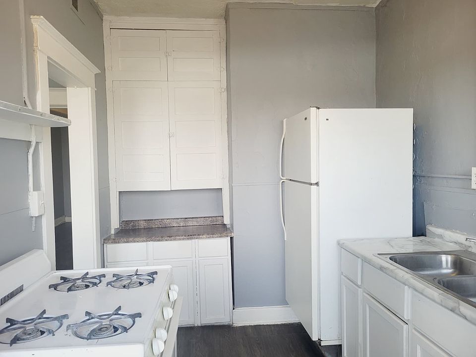 1st image of 209 N Elm St