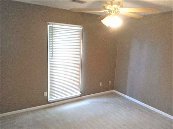 3rd image of 884 Arlington Dr