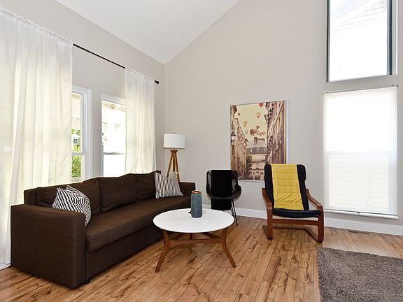 3rd image of 1447 Meadowside Dr