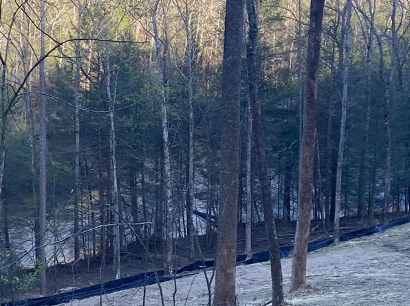 553 Cliffs Edge Rd, East Bernstadt, KY 40729