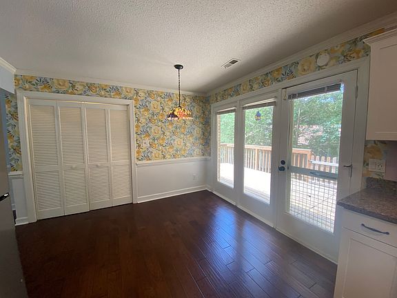 Dining area with closet for washer and dryer