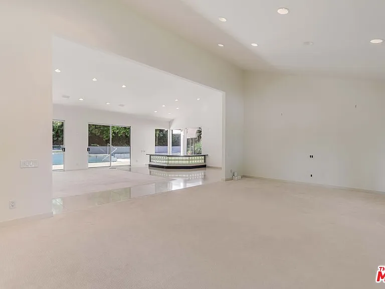 811 N Hillcrest Rd — Photo 9