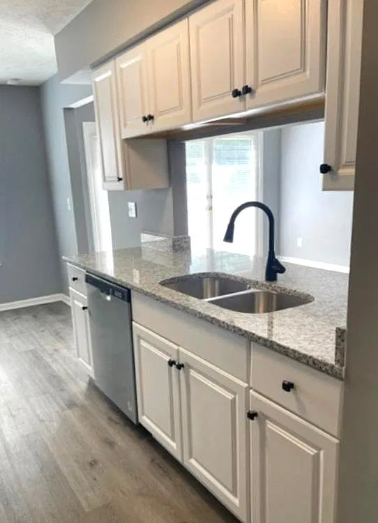 2 bed, 1.5 bath, 958 sqft, $1,350 — Photo 2