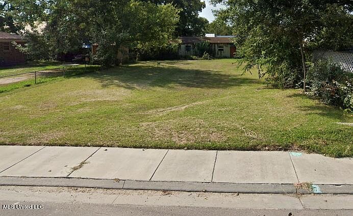 2nd image of 827 Elder St