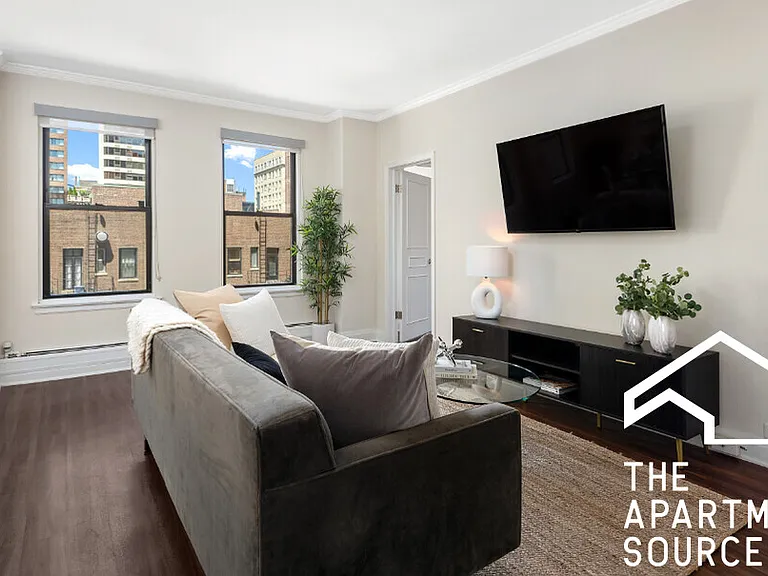 222 E Chestnut St #304 — Photo 3