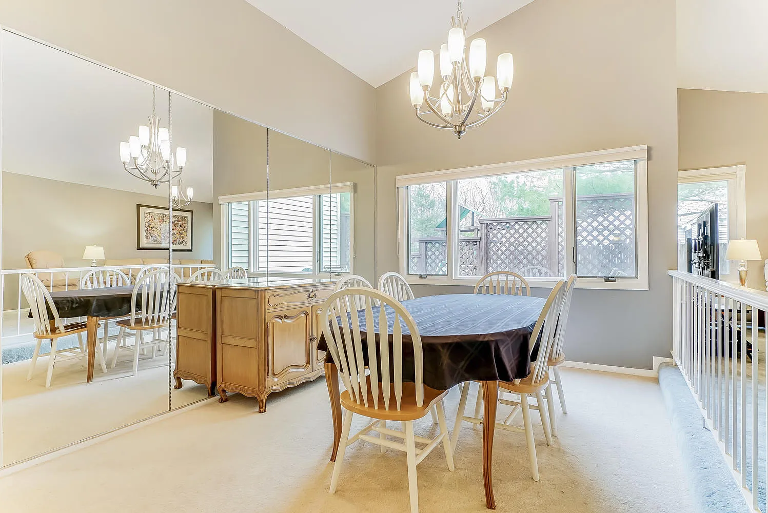 11 London Dr photo 1