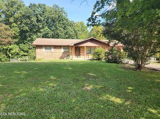 1078 Cove Ln, Oliver Springs, TN 37840