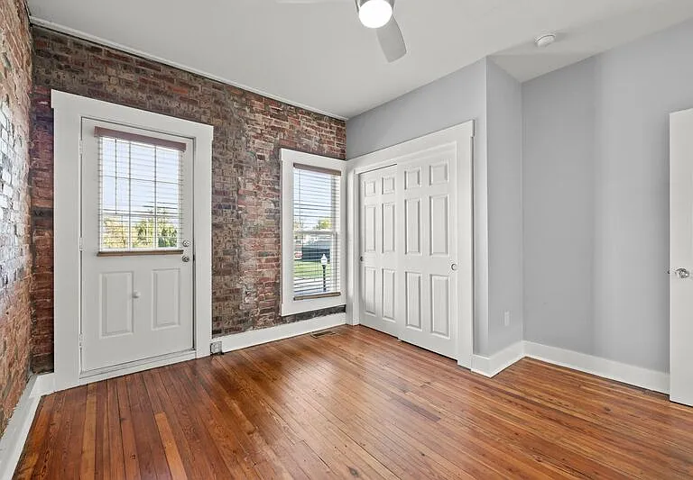 1683 E Main St — Photo 10