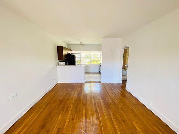 4th image of 7950 Abbott Ave