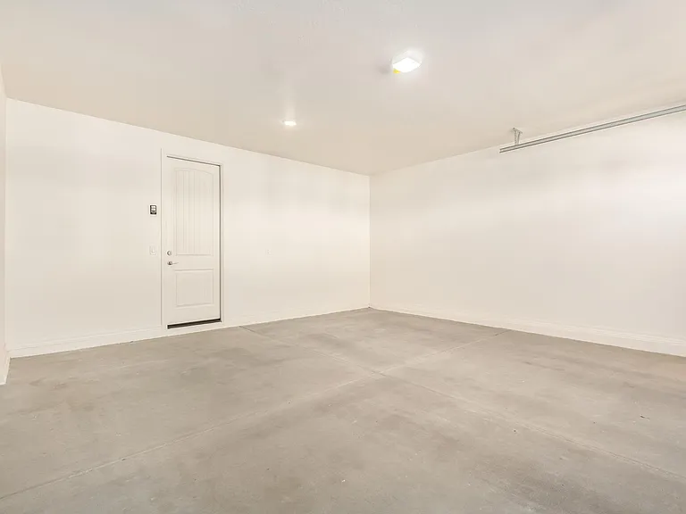2570 S Quaintance St — Photo 23