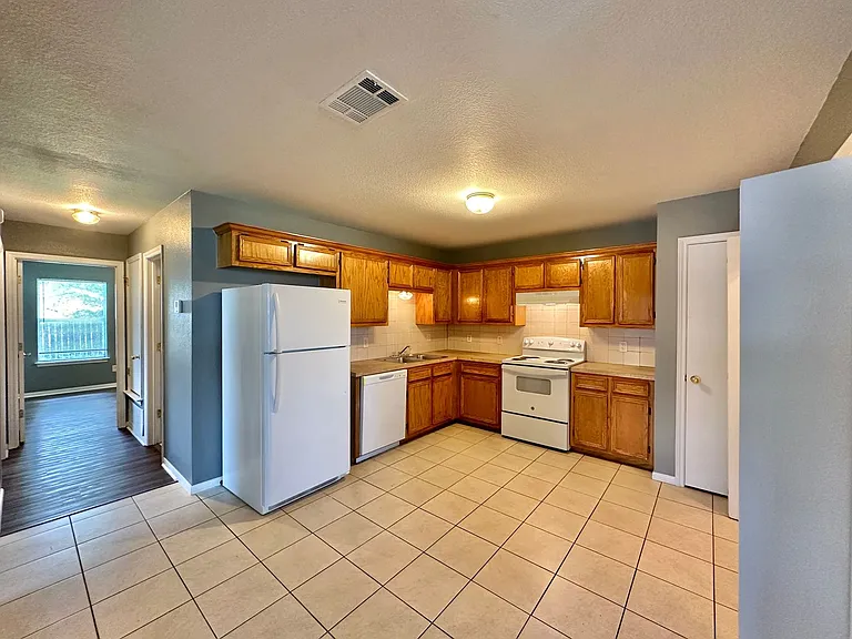 1501 Cinch Dr — Photo 6