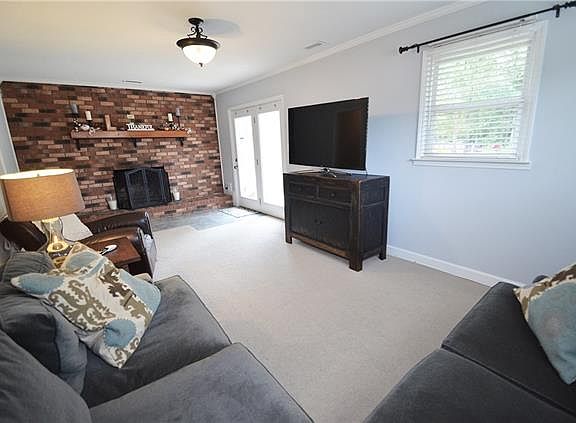 3rd image of 106 Brentwood Dr