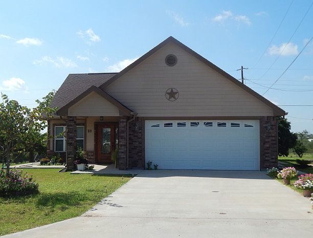 1st image of 211 Papaya Dr