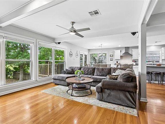 5th image of 63 Glenwood Ave