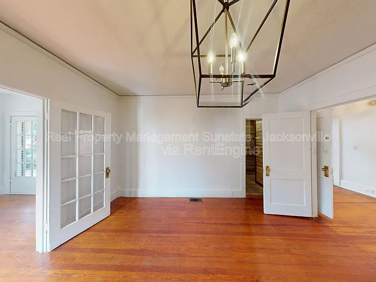 231 W 10th St — Photo 19