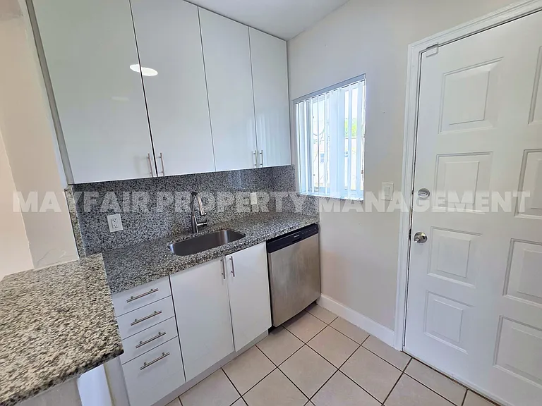 701 NE 16th Ave — Photo 23