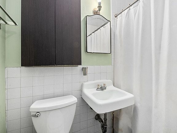 5th image of 609 Columbus Ave APT 2E