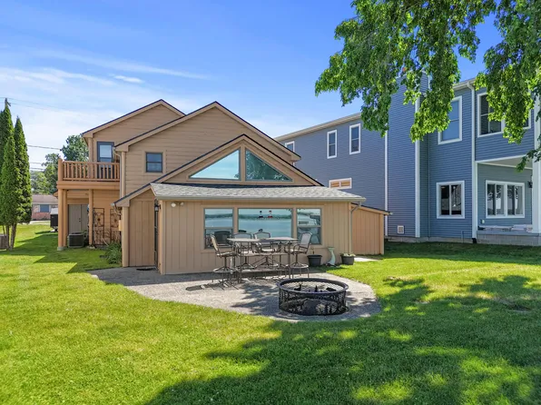 421 Old Trail Dr, Houghton Lake, MI 48629