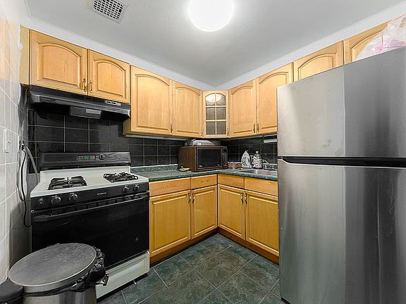 3rd image of 11132 155th St