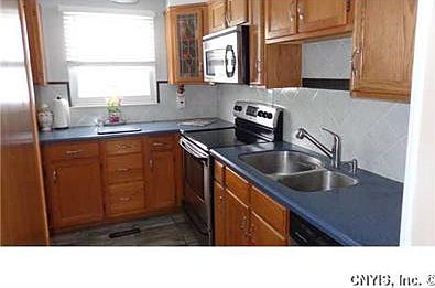 3rd image of 8113 Pickett Ln