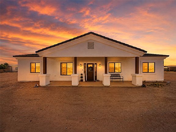 2nd image of 854 S Salt Place
