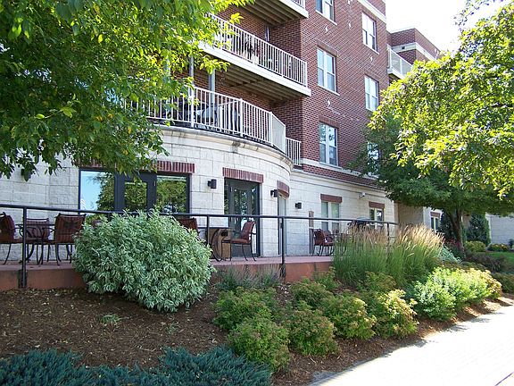 4th image of 118 S Washington St #410B