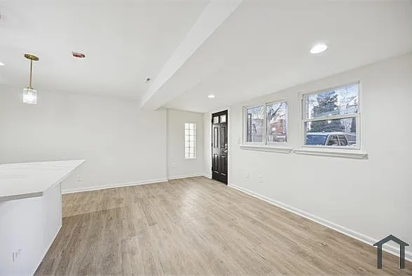515 W Girard Ave #1R — Photo 6