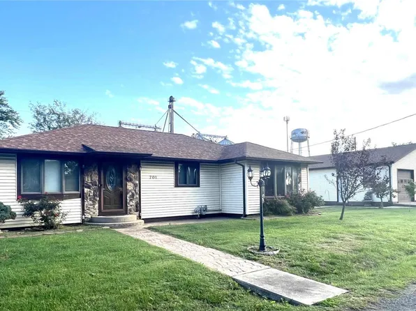 701 S 1st St, Breese, IL 62230