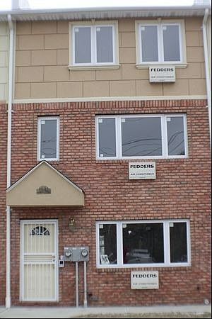 1st image of 6536 Metropolitan Ave