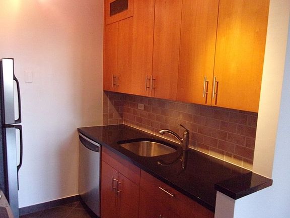 2nd image of 200 E 72nd St APT 31D