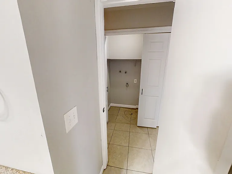 190 W 9th St #B — Photo 7