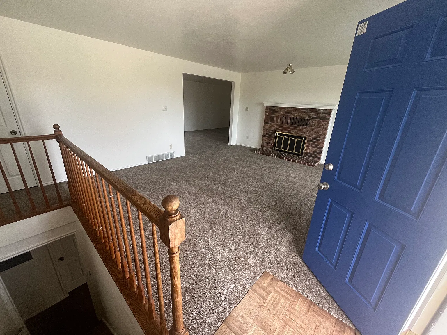 5 bed, 2700 sqft, $2,300 — Photo 3