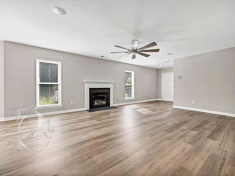1039 Glencroft Dr — Photo 4