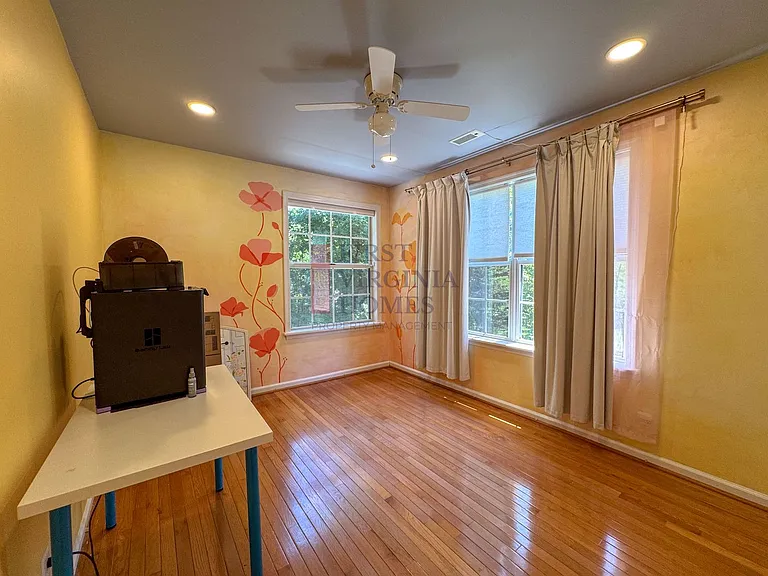 202 Blackthorn Ln — Photo 15