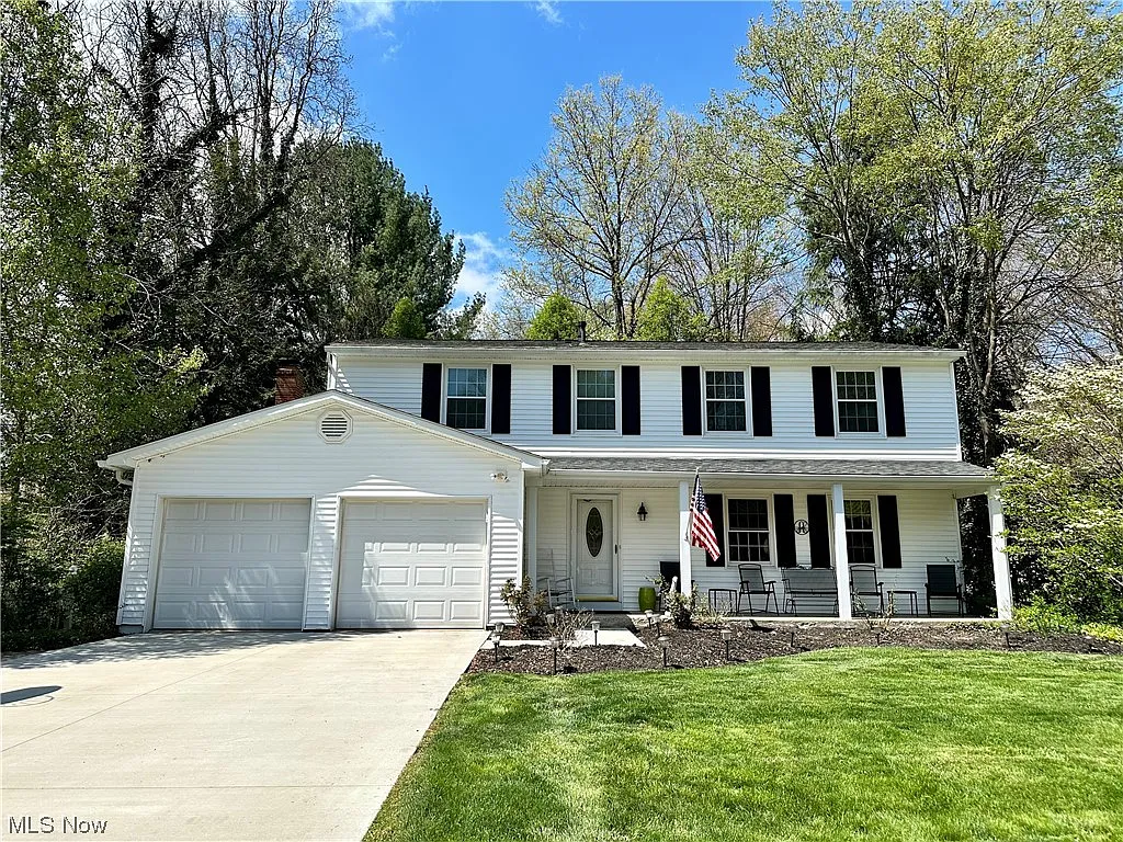 7699 Raglan Dr NE photo 1