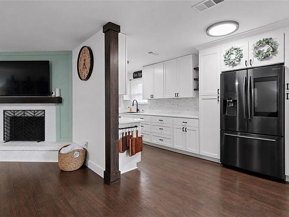4th image of 3312 Holiday Ct