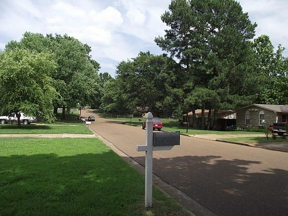 4th image of 392 Hillbrook Dr