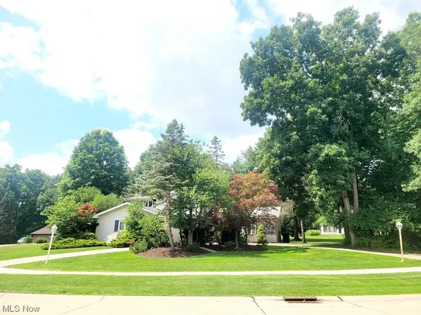 9220 Meadow Ln, Brecksville, OH 44141