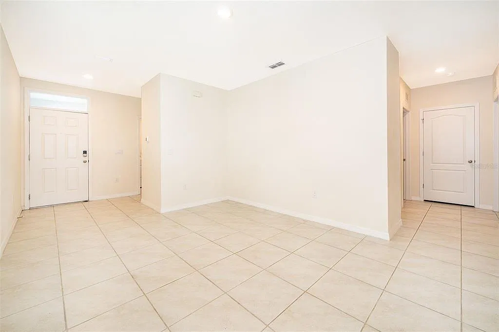 3 bed, 2.0 bath, 1516 sqft, $1,950 — Photo 3