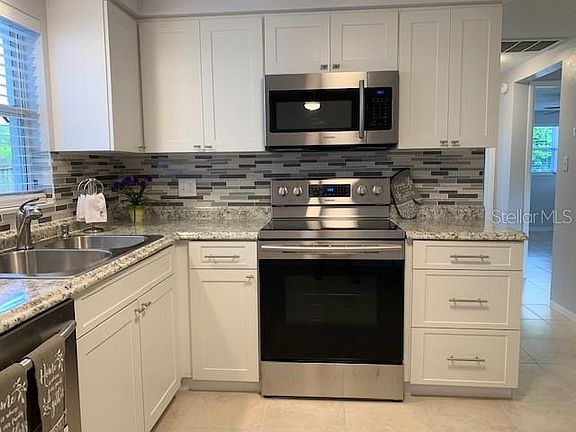 3rd image of 2141 Holiday Dr