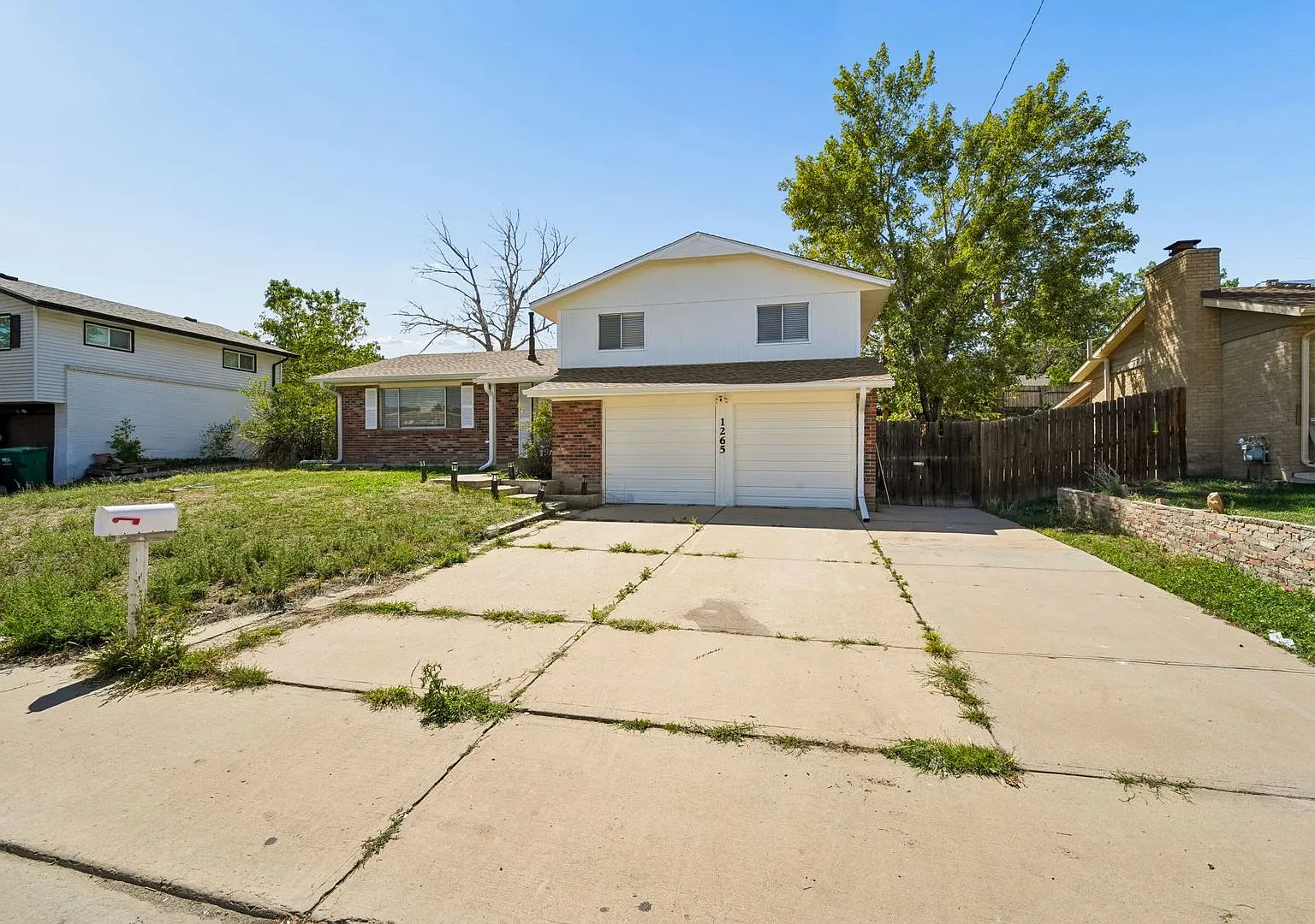 Beautiful Three Bedroom Home In Aurora — Photo 4