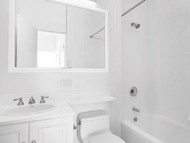 300 E 57th St #13B — Photo 9