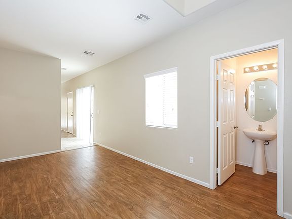 3rd image of 3541 Carisbrook Dr